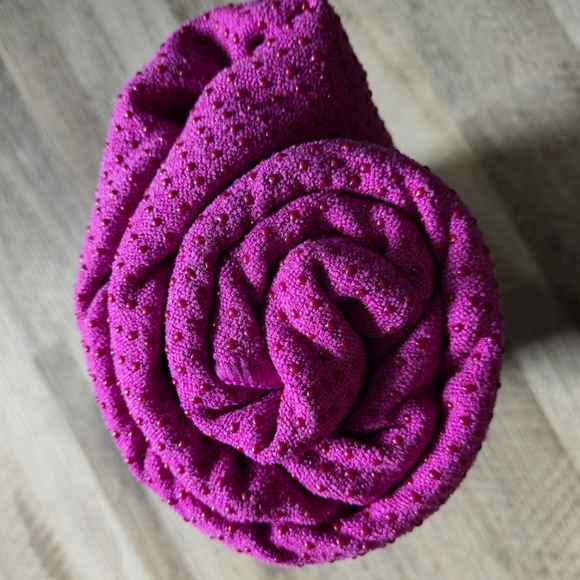 NWT Bodico Non-Slip Yoga Mat Towel - Purple/Pink - Picture 6 of 6